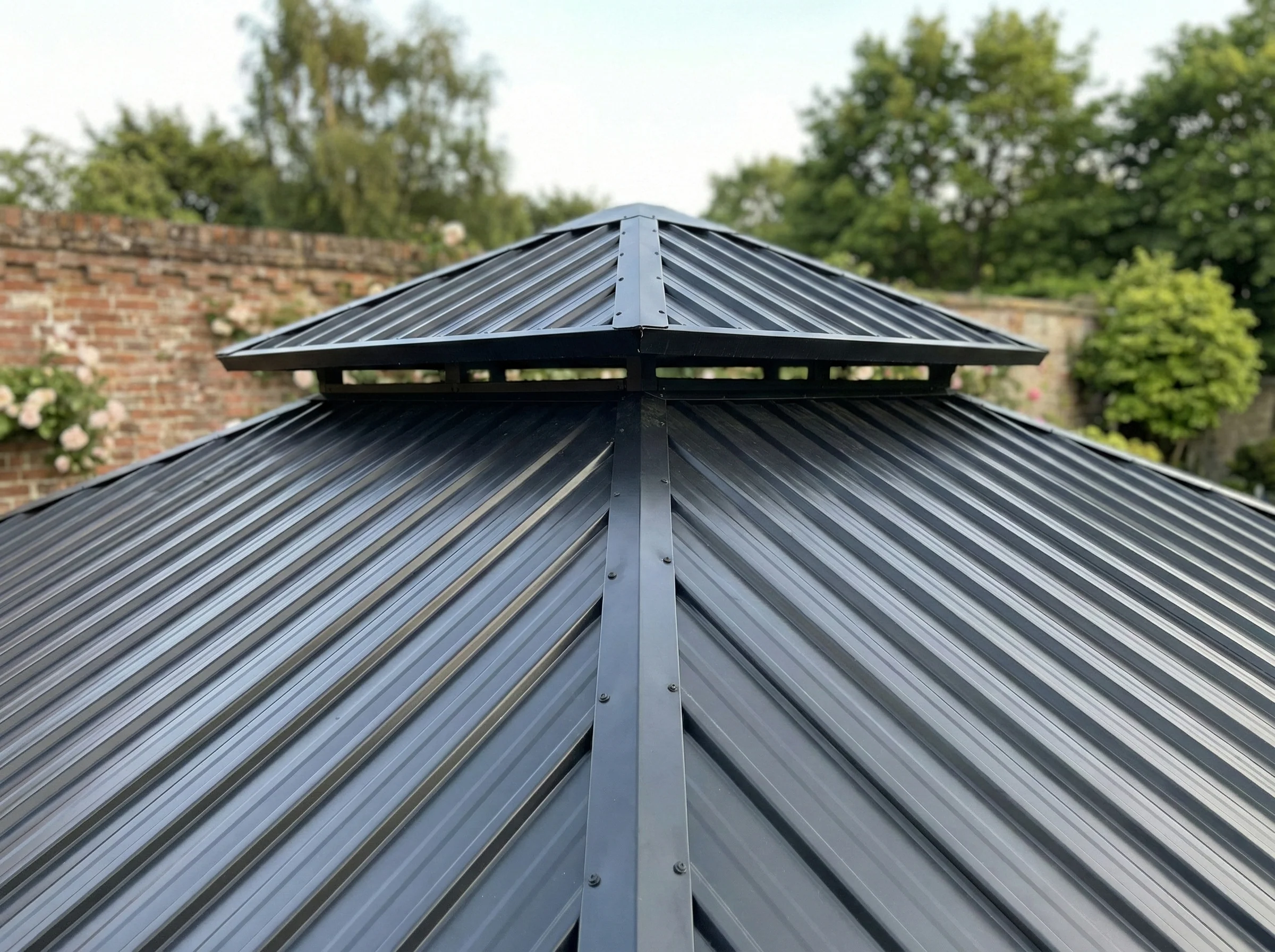 Ottawa 3 x 3 x 3.05m Cedar Wood Frame with Double Roof - Image 4