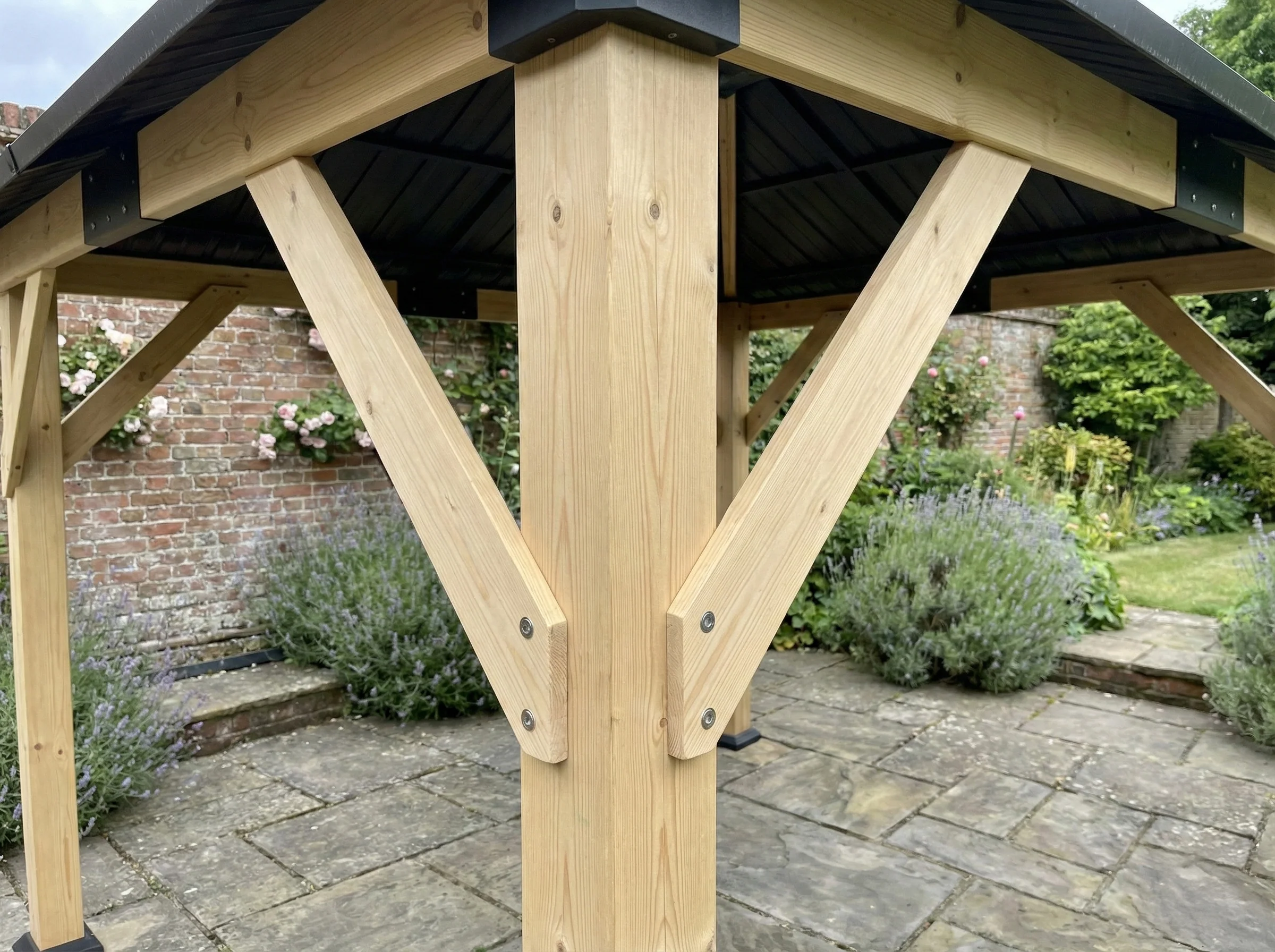 Ottawa 3 x 3 x 3.05m Cedar Wood Frame with Double Roof - Image 5